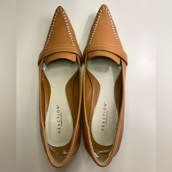 Kenneth Cole Reaction Tan Leather Kitten Heels Y2K White Contrast Stitching 7.5 - Picture 7 of 16